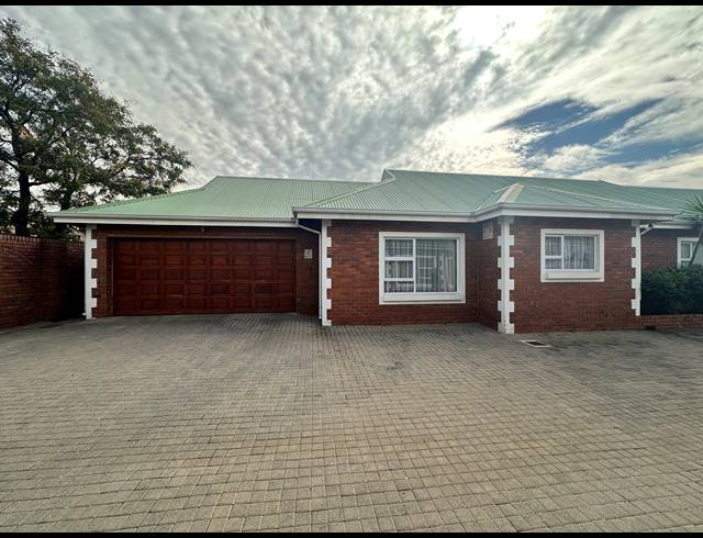 3 BEDROOM TOWNHOUSE FOR SALE IN NEW REDRUTH